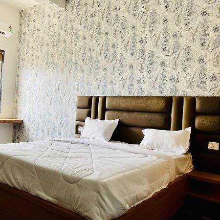 Hotel B P Emerald マトゥラー エクステリア 写真