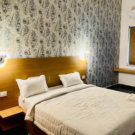 Hotel B P Emerald マトゥラー エクステリア 写真