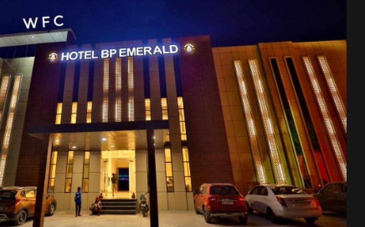 Hotel B P Emerald マトゥラー エクステリア 写真