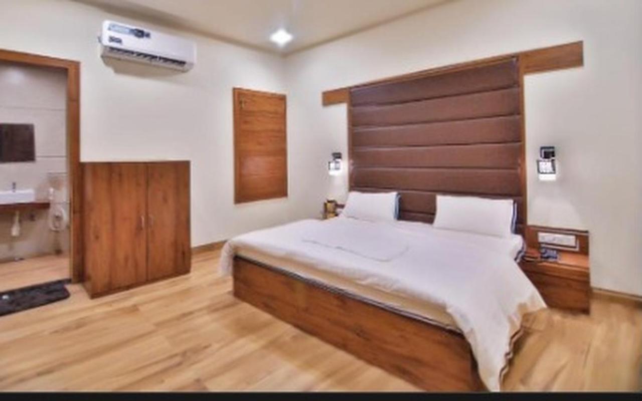 Hotel B P Emerald マトゥラー エクステリア 写真