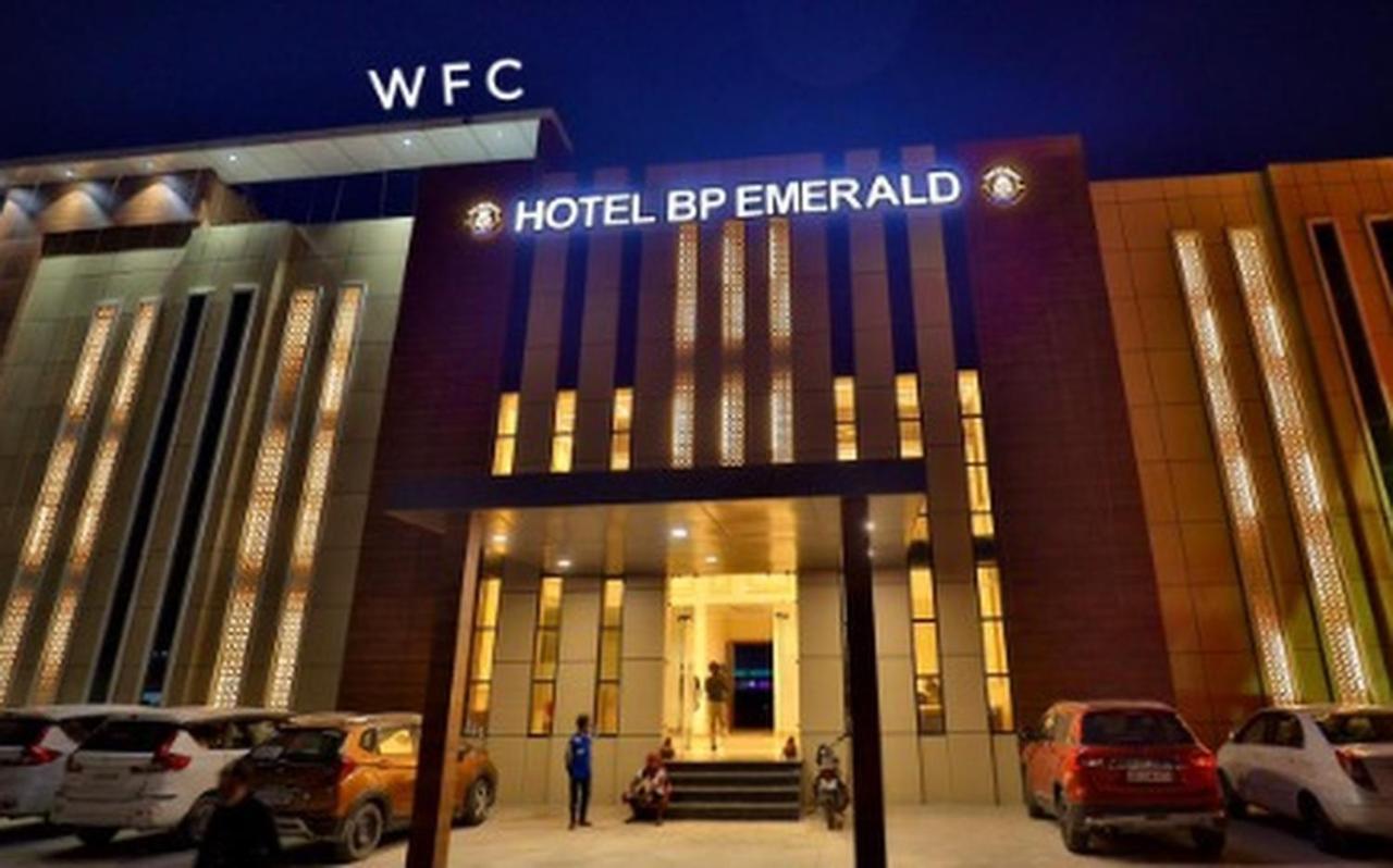 Hotel B P Emerald マトゥラー エクステリア 写真