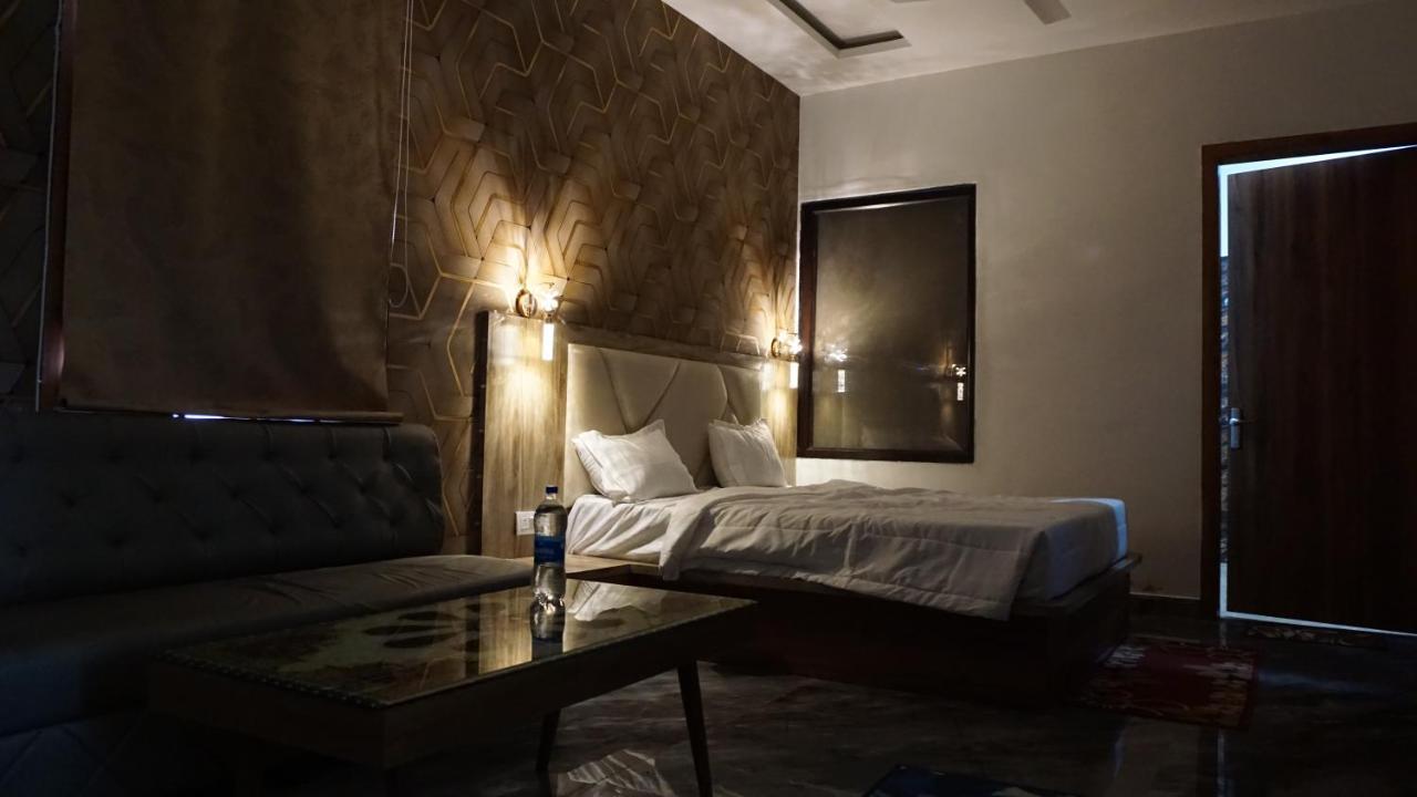 Hotel B P Emerald マトゥラー エクステリア 写真