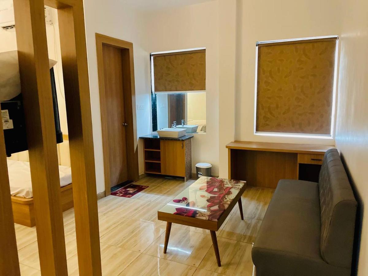 Hotel B P Emerald マトゥラー エクステリア 写真