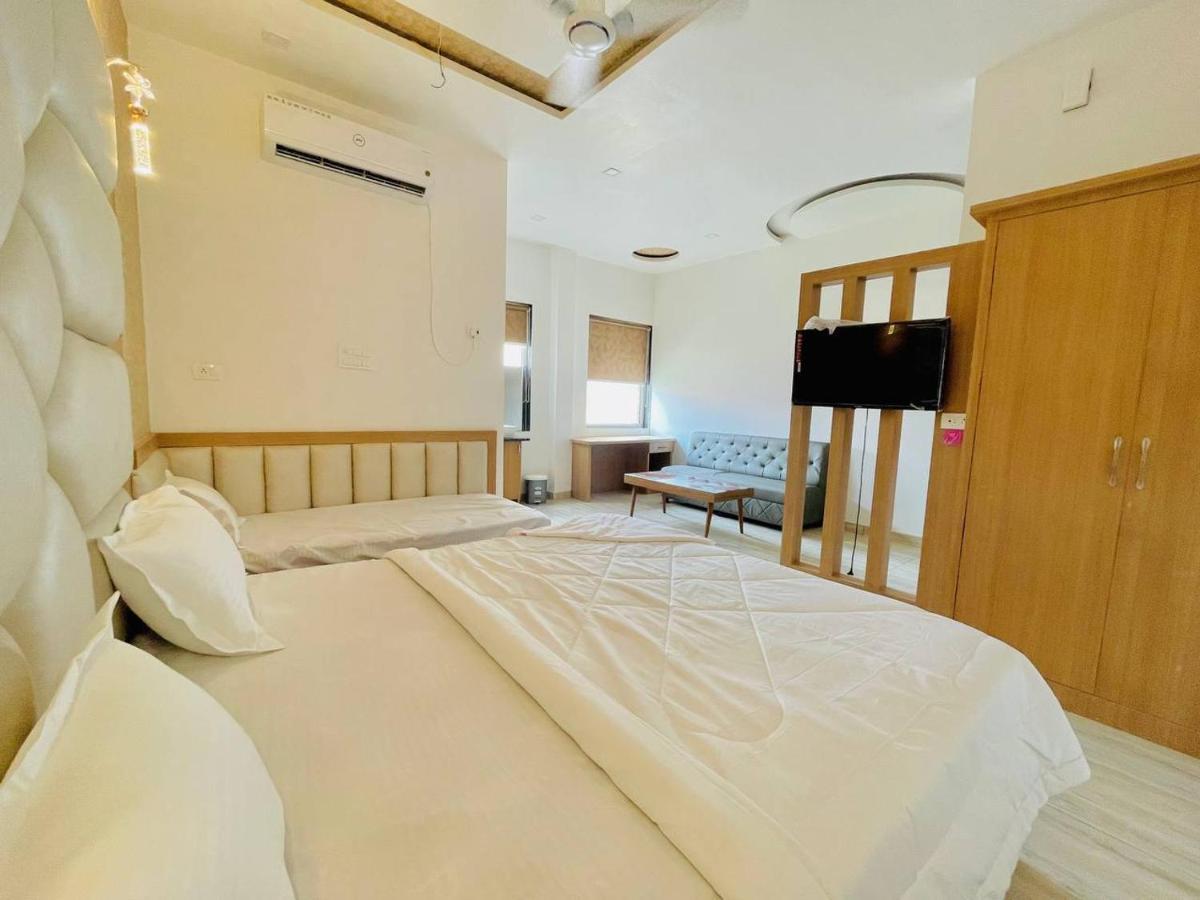 Hotel B P Emerald マトゥラー エクステリア 写真