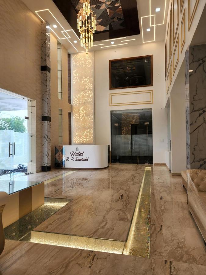 Hotel B P Emerald マトゥラー エクステリア 写真