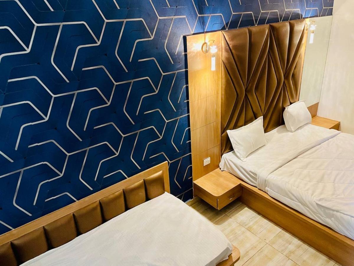 Hotel B P Emerald マトゥラー エクステリア 写真