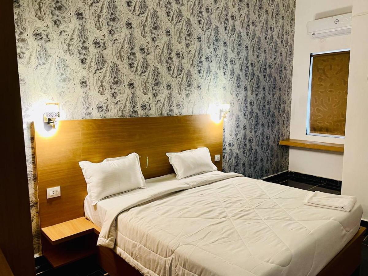Hotel B P Emerald マトゥラー エクステリア 写真